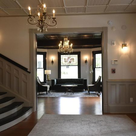 Sparrow Grove Manor Монро Екстериор снимка