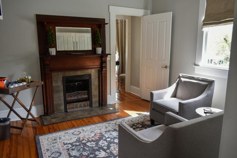 Sparrow Grove Manor Монро Екстериор снимка
