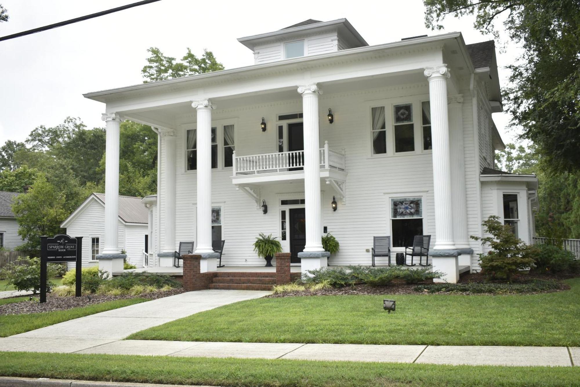 Sparrow Grove Manor Монро Екстериор снимка