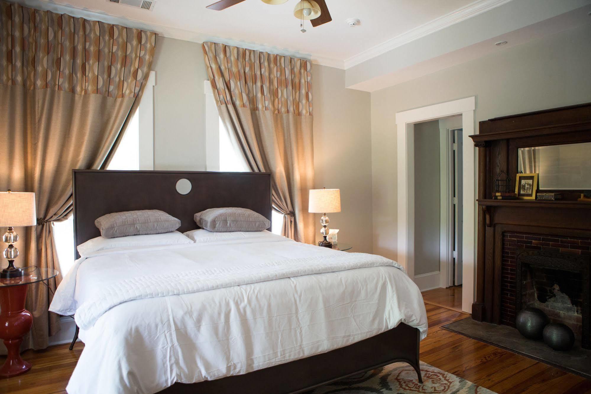 Sparrow Grove Manor Монро Екстериор снимка